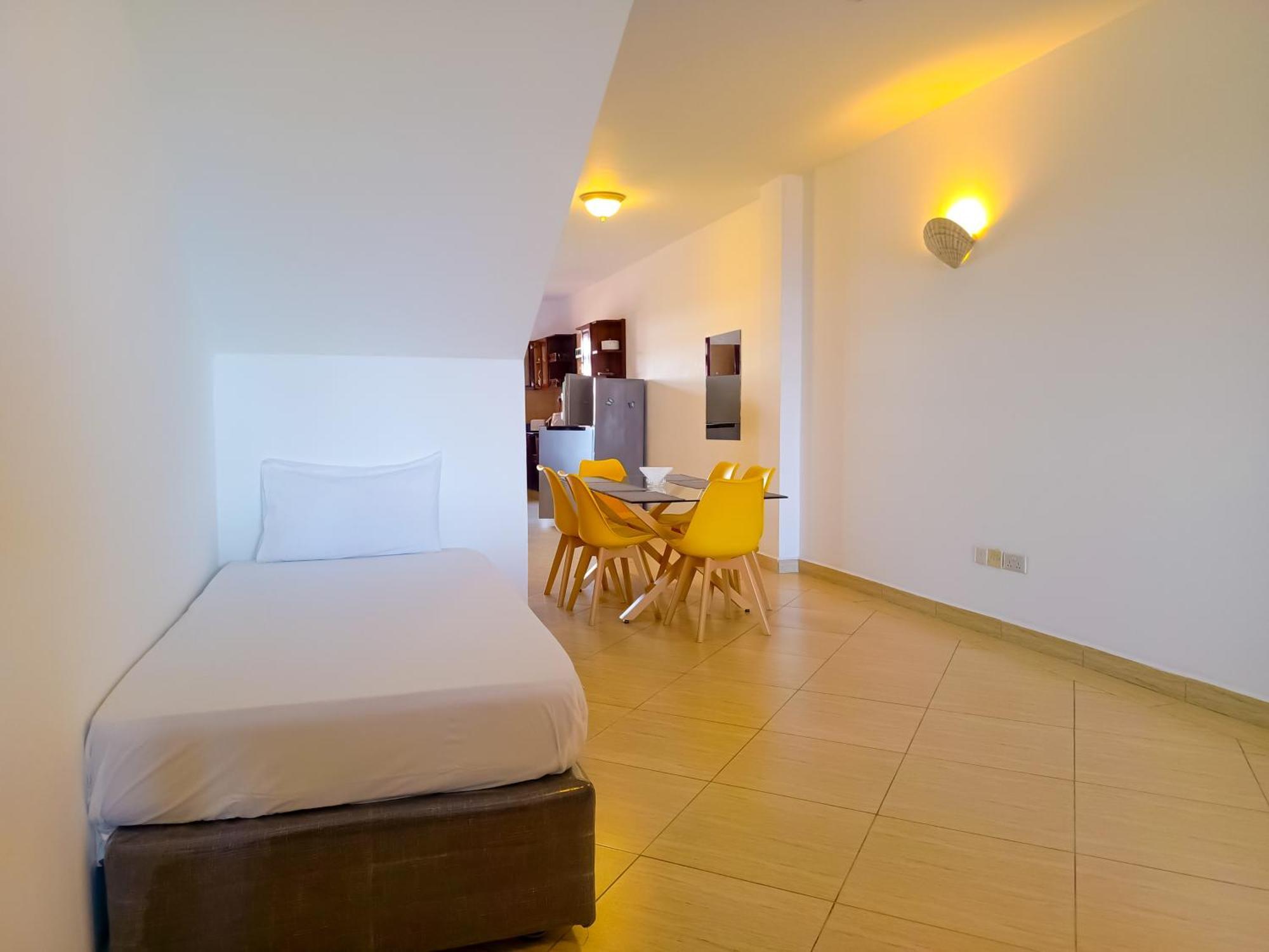 Ivory Beachfront Stays Mombasa Exterior foto